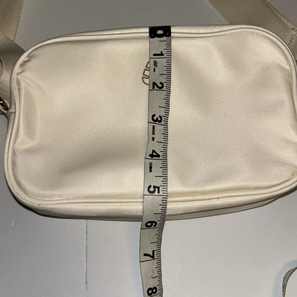 BIOSSANCE…CREAM COLORED CROSSBODY…ADJUSTABLE STRAP EXCELLENT CONDITION LOOKS NEW